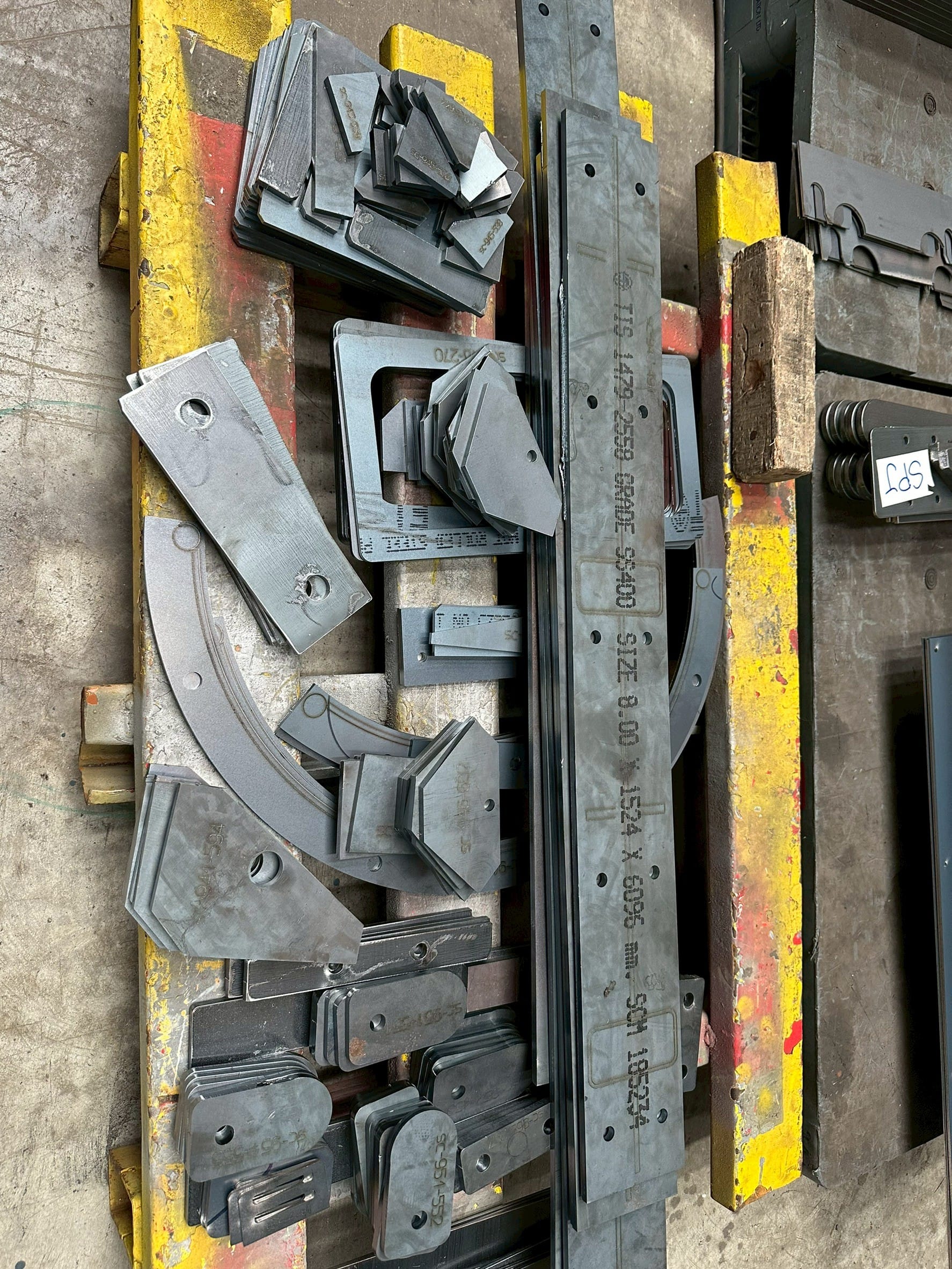 งานม้วนเหล็กโครงสร้าง