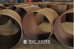 บริษัท แสงชัย สตีล (2003) จำกัด SANGCHAI STEEL (2003) CO., LTD. - LASER CUTTING ศูนย์บริการ ตัดเลเซอร์ 6 เมตร โลหะ ทุกชนิด บริการตัดชิ้นงานด้วย เครื่องเลเซอร์ ขนาด 8x20 ฟุต , CNC GAS CUTTING ศูนย์บริการ ตัดเหล็ก ตัดแก๊ส ตัดพลาสม่า ด้วยเครื่องจักรที่ควบคุมด้วยระบบ CNC , SHEARING & BENDING ศูนย์บริการ ตัดพับ 6 เมตร เหล็ก ความหนาสูงสุดถึง 20 มม. สแตนเลส ความหนาสูงสุดถึง 10 มม. (ขนาดความยาว 6 เมตร) , ROLLING ศูนย์บริการ ม้วนเหล็ก สแตนเลส ไอบีม รางน้ำ เหล็กฉาก แป๊ปดำ ท่อดำ และเหล็กแผ่น หนาถึง 32 มม. (หน้ากว้าง 3 เมตร) , FABRICATION ศูนย์บริการ ประกอบเชื่อมชิ้นงานตามแบบที่ต้องการ , OTHER WORKS ศูนย์บริการพ่นทราย ทำความสะอาดวัสดุ บริการพ่นสี กัดกรดตัวอักษร โลโก้ ลายต่างๆ และ มาร์คกิ้งลงบนวัสดุ